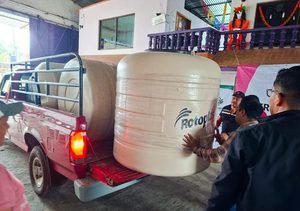 ENTREGAN ALMACENAMIENTOS DE AGUA A FAMILIAS DE IXHUATLÁN DEL CAFÉ